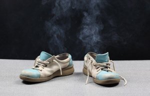 Как избавиться от запаха в рабочей обуви?
